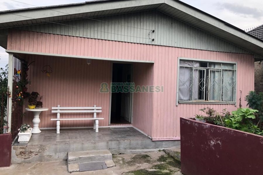 Casa com 71m², 3 dormitórios, no bairro Rio Branco em Caxias do Sul para Comprar