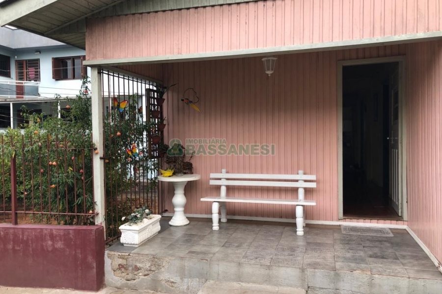 Casa com 71m², 3 dormitórios, no bairro Rio Branco em Caxias do Sul para Comprar