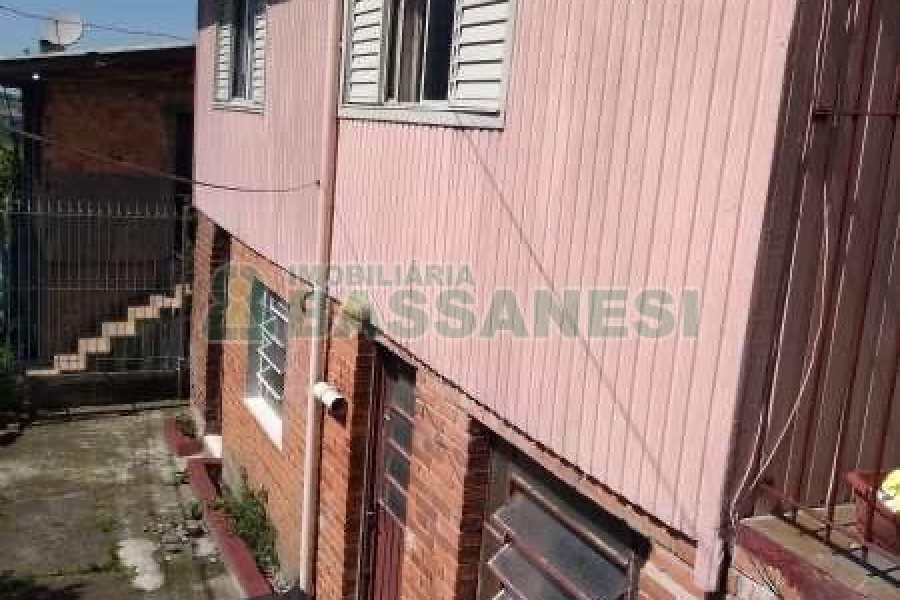 Casa com 71m², 3 dormitórios, no bairro Rio Branco em Caxias do Sul para Comprar
