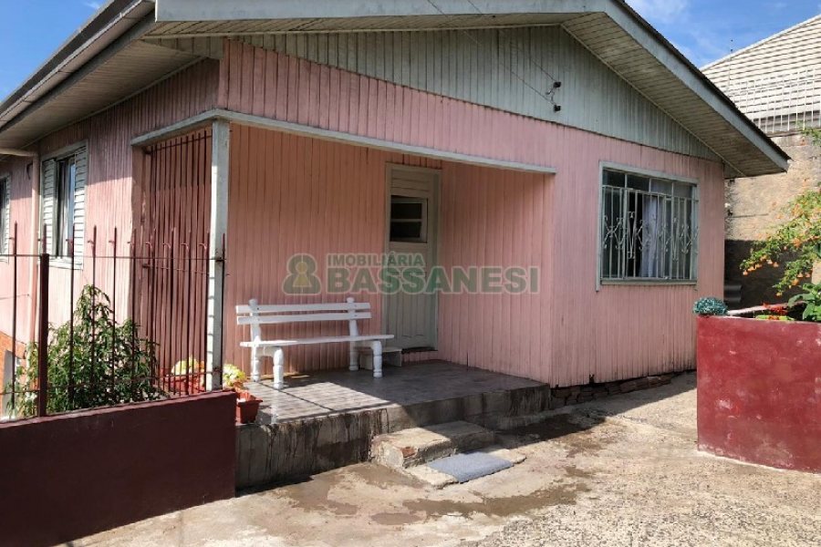 Casa com 71m², 3 dormitórios, no bairro Rio Branco em Caxias do Sul para Comprar