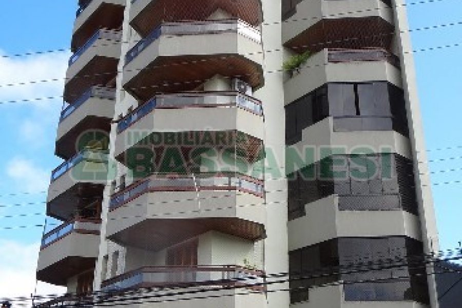 Apartamento com 138m², 2 dormitórios, 2 vagas, no bairro São Pelegrino em Caxias do Sul para Alugar ou Comprar