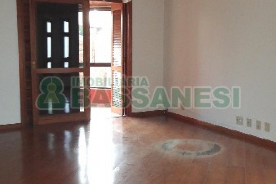 Apartamento com 138m², 2 dormitórios, 2 vagas, no bairro São Pelegrino em Caxias do Sul para Alugar ou Comprar