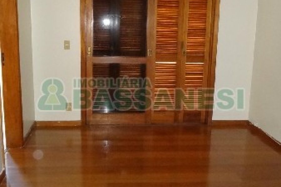 Apartamento com 138m², 2 dormitórios, 2 vagas, no bairro São Pelegrino em Caxias do Sul para Alugar ou Comprar