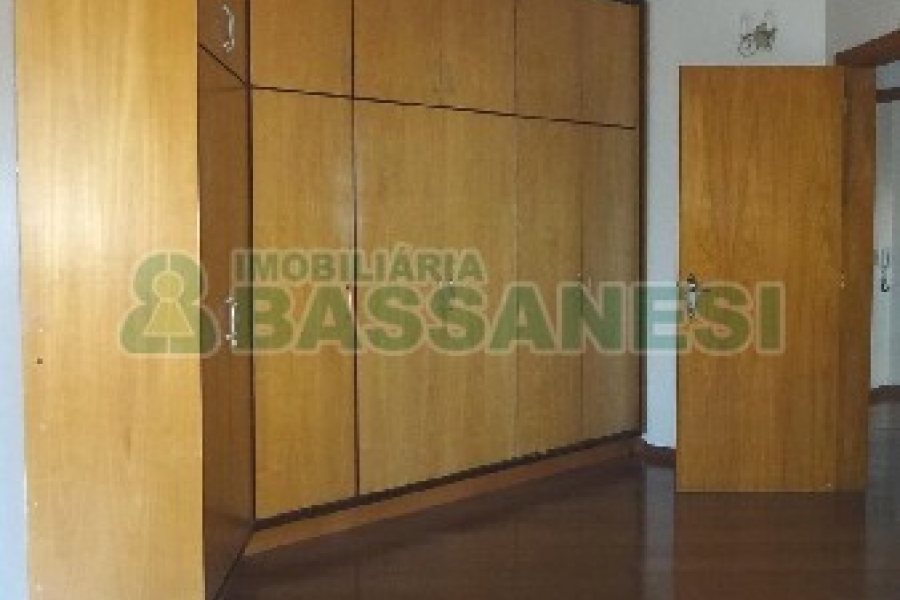 Apartamento com 138m², 2 dormitórios, 2 vagas, no bairro São Pelegrino em Caxias do Sul para Alugar ou Comprar