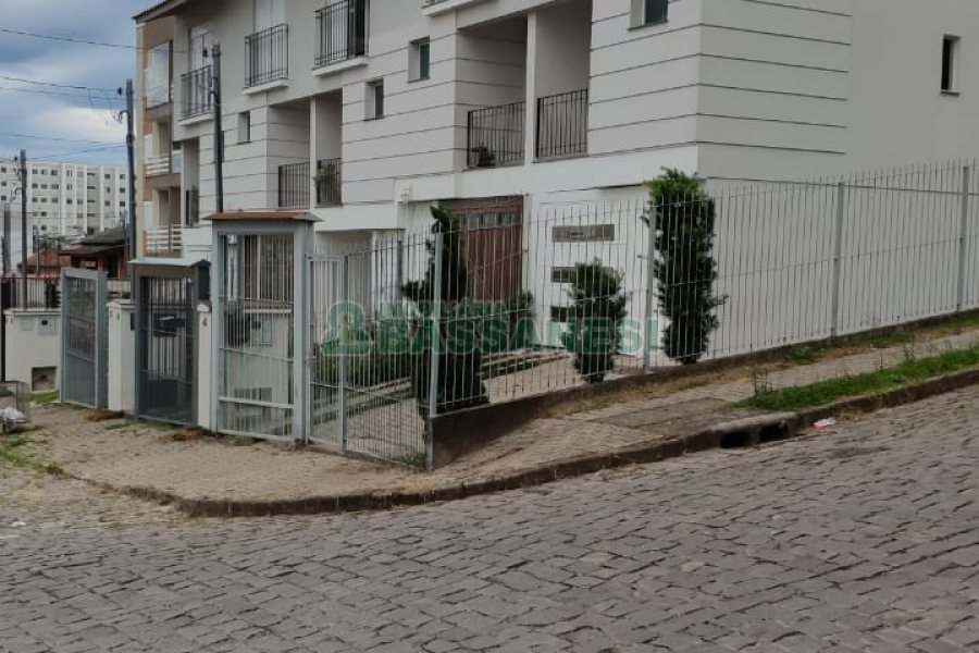 Sobrado com 100m², 2 dormitórios, 2 vagas, no bairro Bela Vista em Caxias do Sul para Comprar