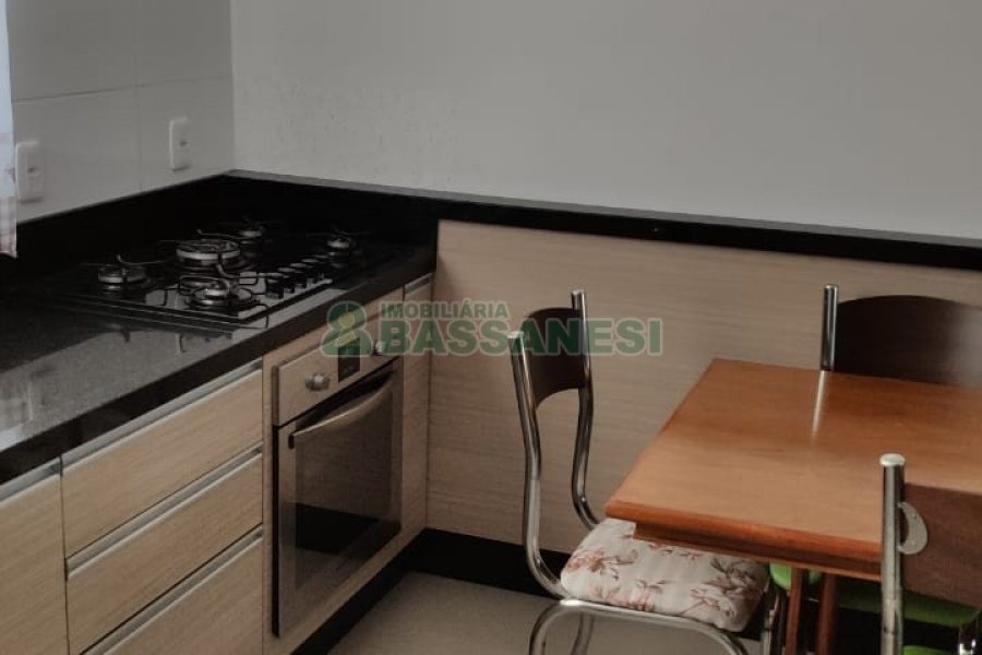 Sobrado com 100m², 2 dormitórios, 2 vagas, no bairro Bela Vista em Caxias do Sul para Comprar