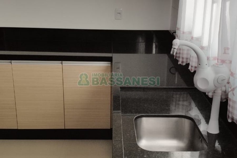 Sobrado com 100m², 2 dormitórios, 2 vagas, no bairro Bela Vista em Caxias do Sul para Comprar