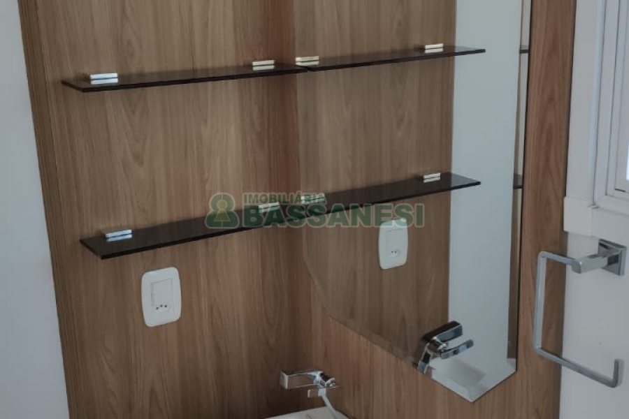 Sobrado com 100m², 2 dormitórios, 2 vagas, no bairro Bela Vista em Caxias do Sul para Comprar