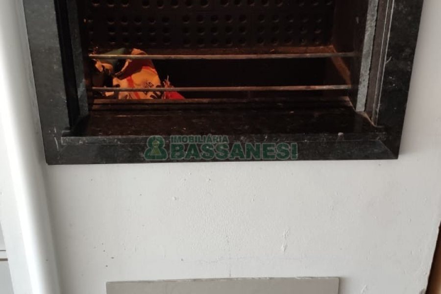 Sobrado com 100m², 2 dormitórios, 2 vagas, no bairro Bela Vista em Caxias do Sul para Comprar