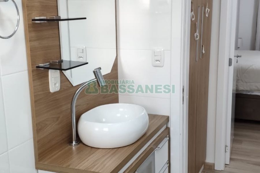 Sobrado com 100m², 2 dormitórios, 2 vagas, no bairro Bela Vista em Caxias do Sul para Comprar