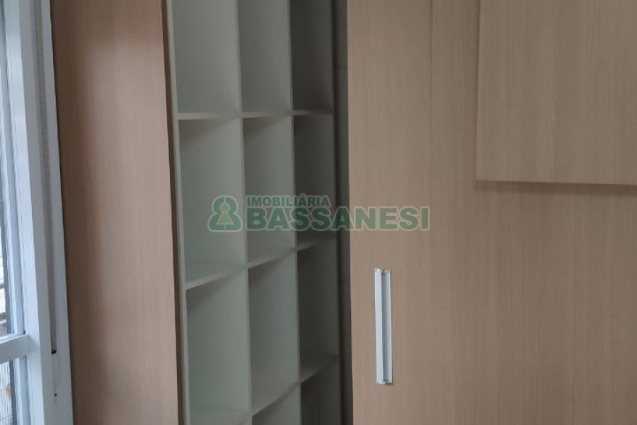 Sobrado com 100m², 2 dormitórios, 2 vagas, no bairro Bela Vista em Caxias do Sul para Comprar