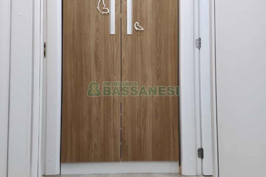 Sobrado com 100m², 2 dormitórios, 2 vagas, no bairro Bela Vista em Caxias do Sul para Comprar