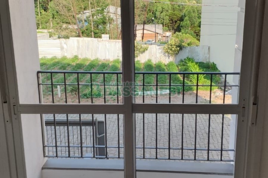 Sobrado com 100m², 2 dormitórios, 2 vagas, no bairro Bela Vista em Caxias do Sul para Comprar