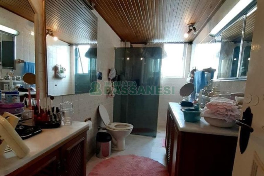 Apartamento com 140m², 3 dormitórios, 1 vaga, no bairro São Pelegrino em Caxias do Sul para Comprar