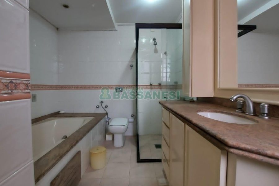 Casa Comercial com 190m², no bairro Centro em Caxias do Sul para Alugar