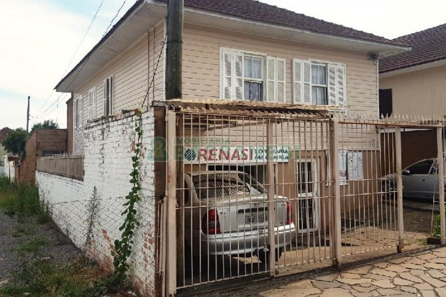Casa com 495m², 3 dormitórios, 1 vaga, no bairro Santa Catarina em Caxias do Sul para Comprar