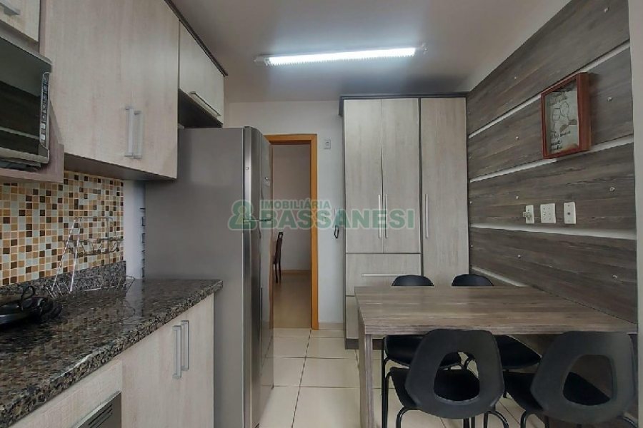 Apto Mobiliado com 101m², 3 dormitórios, 2 vagas, no bairro Universitário em Caxias do Sul para Alugar