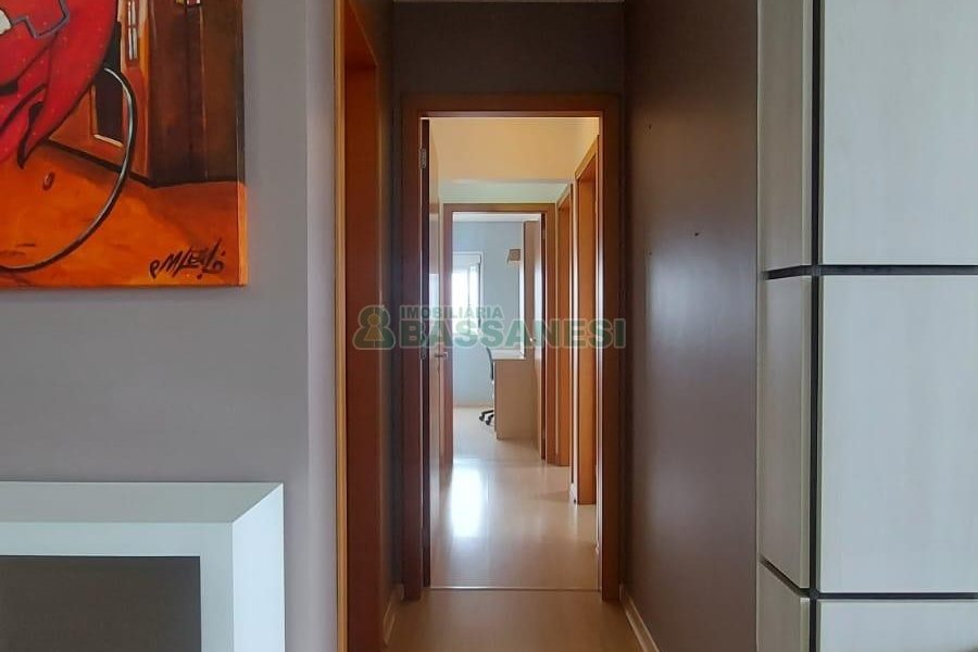 Apto Mobiliado com 101m², 3 dormitórios, 2 vagas, no bairro Universitário em Caxias do Sul para Alugar