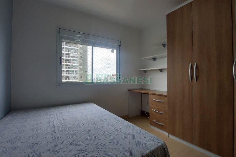 Apto Mobiliado com 101m², 3 dormitórios, 2 vagas, no bairro Universitário em Caxias do Sul para Alugar