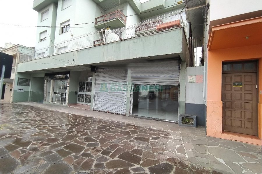 Loja com 250m², 1 vaga, no bairro Pio X em Caxias do Sul para Alugar
