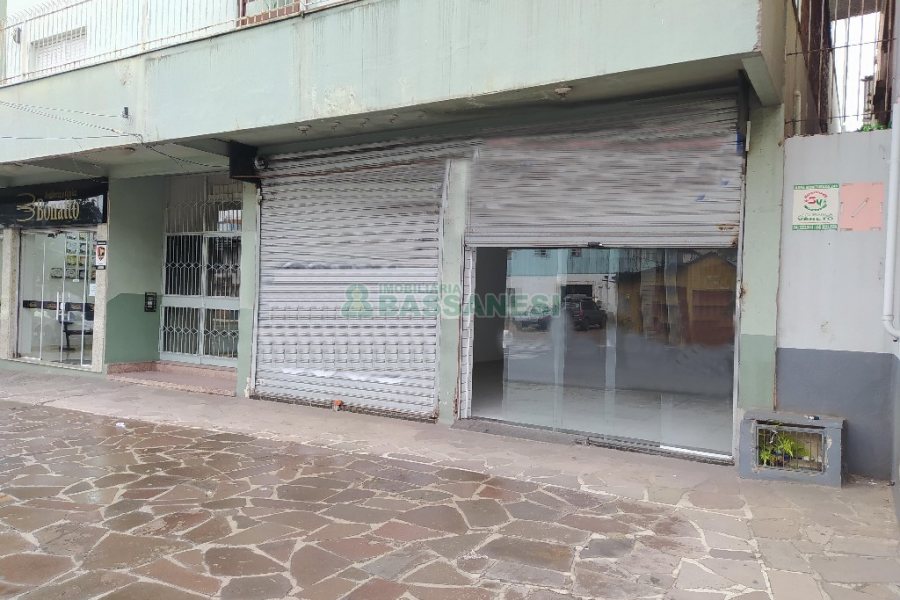 Loja com 250m², 1 vaga, no bairro Pio X em Caxias do Sul para Alugar