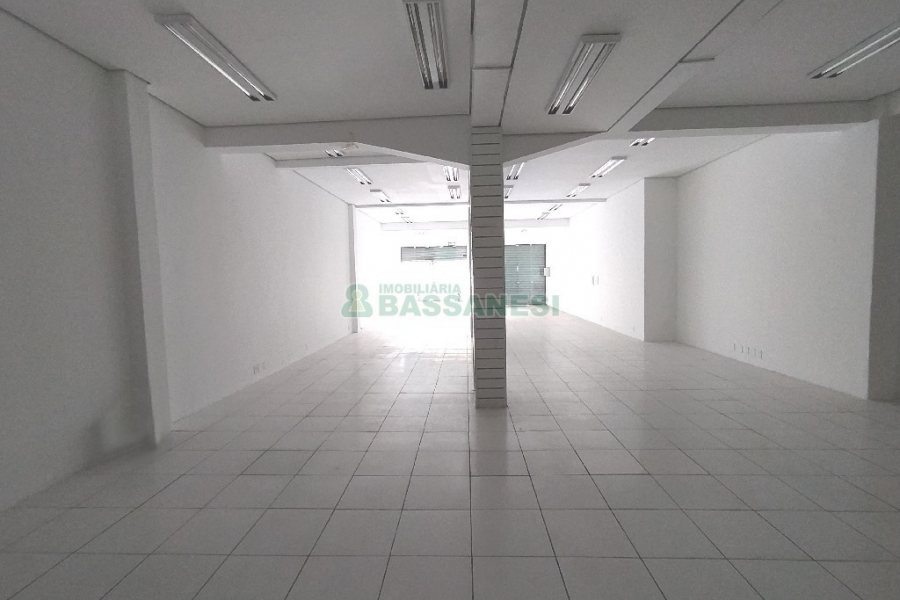 Loja com 250m², 1 vaga, no bairro Pio X em Caxias do Sul para Alugar