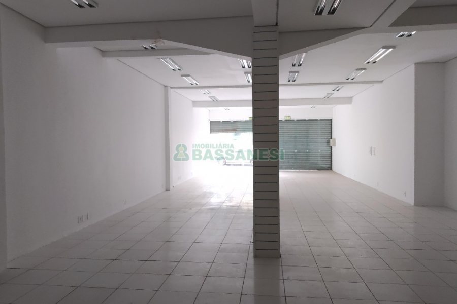 Loja com 250m², 1 vaga, no bairro Pio X em Caxias do Sul para Alugar