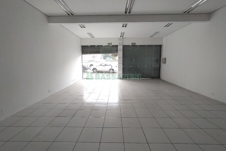 Loja com 250m², 1 vaga, no bairro Pio X em Caxias do Sul para Alugar