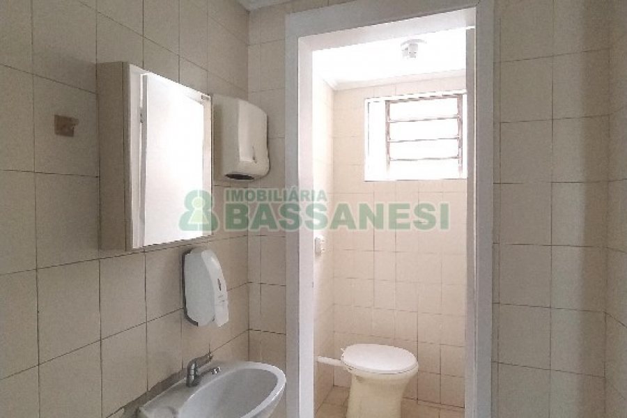 Loja com 250m², 1 vaga, no bairro Pio X em Caxias do Sul para Alugar