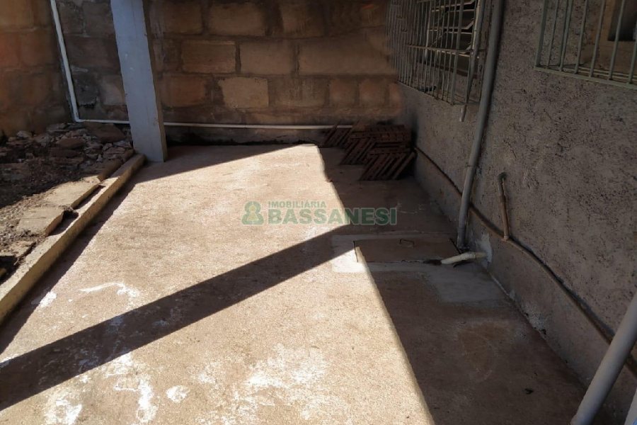 Casa com 45m², 1 dormitório, no bairro Universitário em Caxias do Sul para Alugar