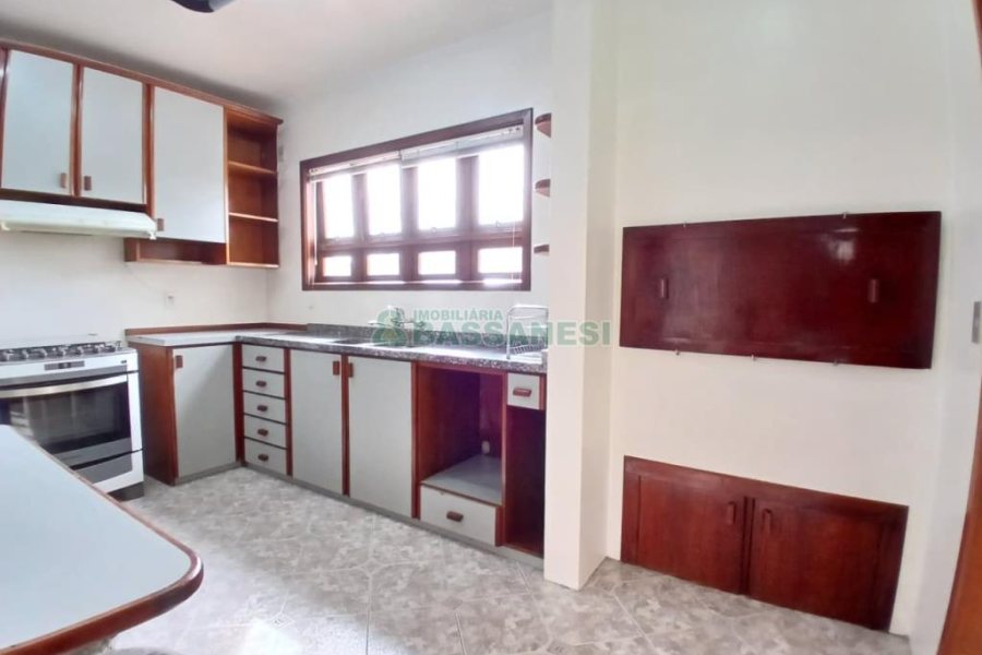 Apartamento com 210m², 3 dormitórios, 2 vagas, no bairro Saint Etienne em Caxias do Sul para Alugar ou Comprar