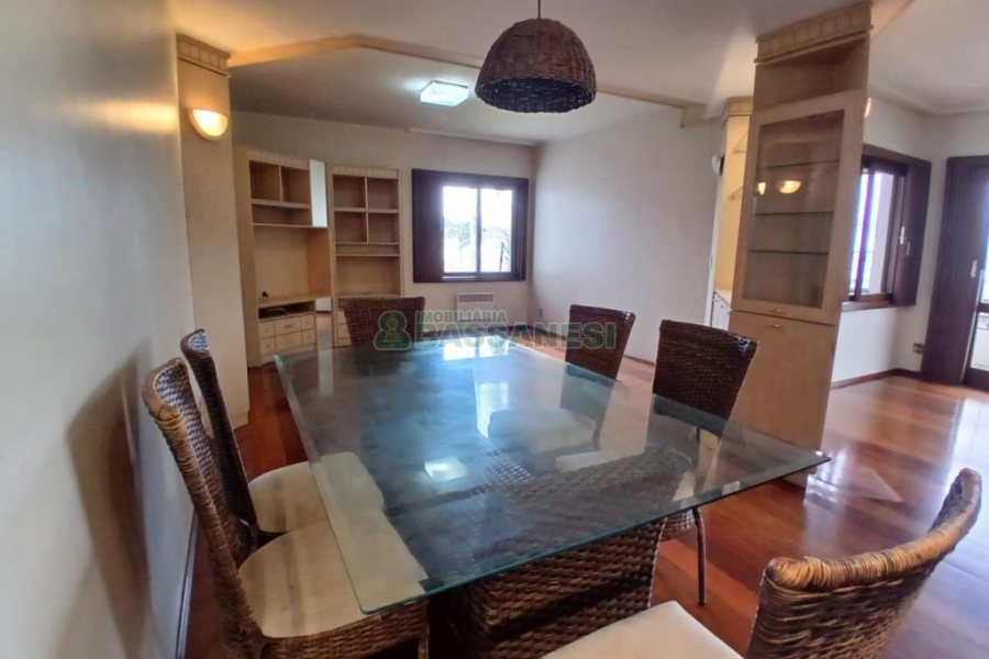 Apartamento com 210m², 3 dormitórios, 2 vagas, no bairro Saint Etienne em Caxias do Sul para Alugar ou Comprar