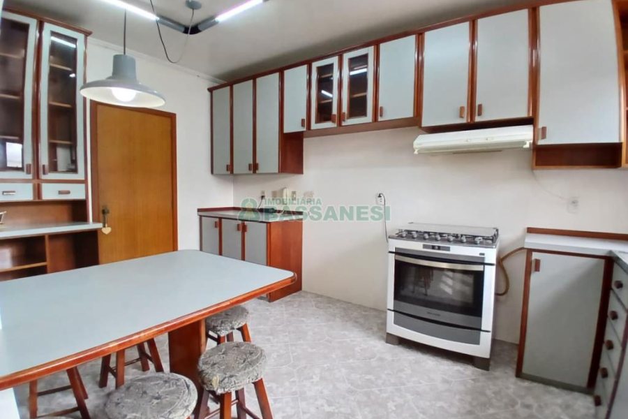 Apartamento com 210m², 3 dormitórios, 2 vagas, no bairro Saint Etienne em Caxias do Sul para Alugar ou Comprar