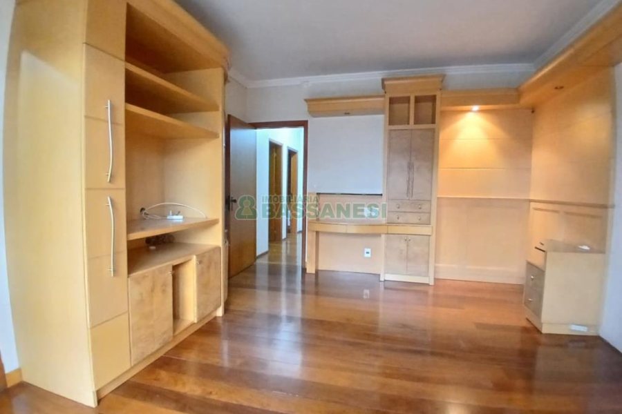 Apartamento com 210m², 3 dormitórios, 2 vagas, no bairro Saint Etienne em Caxias do Sul para Alugar ou Comprar