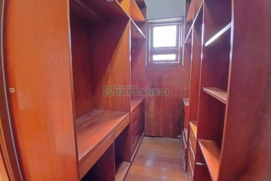 Apartamento com 210m², 3 dormitórios, 2 vagas, no bairro Saint Etienne em Caxias do Sul para Alugar ou Comprar