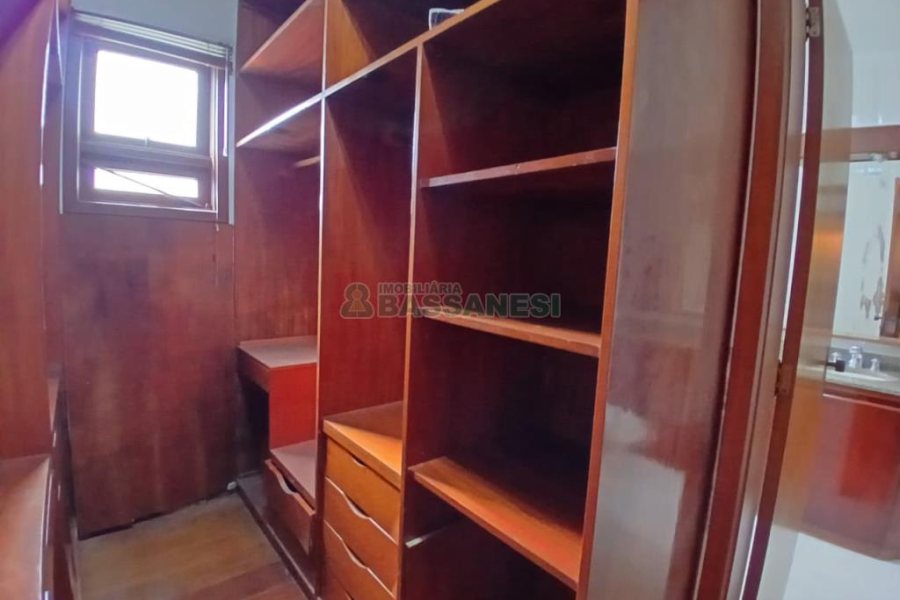 Apartamento com 210m², 3 dormitórios, 2 vagas, no bairro Saint Etienne em Caxias do Sul para Alugar ou Comprar