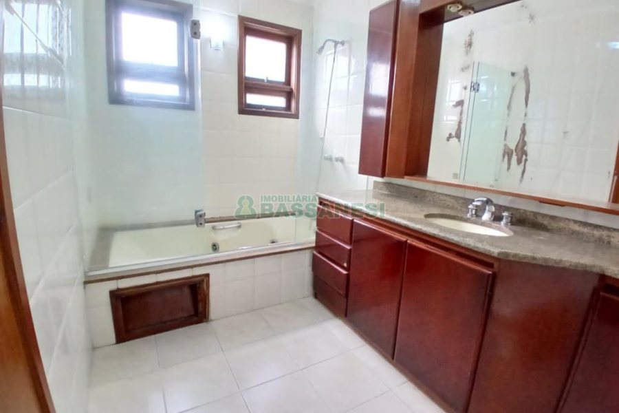 Apartamento com 210m², 3 dormitórios, 2 vagas, no bairro Saint Etienne em Caxias do Sul para Alugar ou Comprar