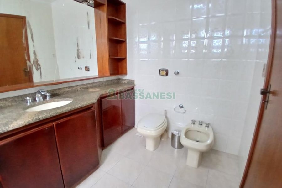 Apartamento com 210m², 3 dormitórios, 2 vagas, no bairro Saint Etienne em Caxias do Sul para Alugar ou Comprar