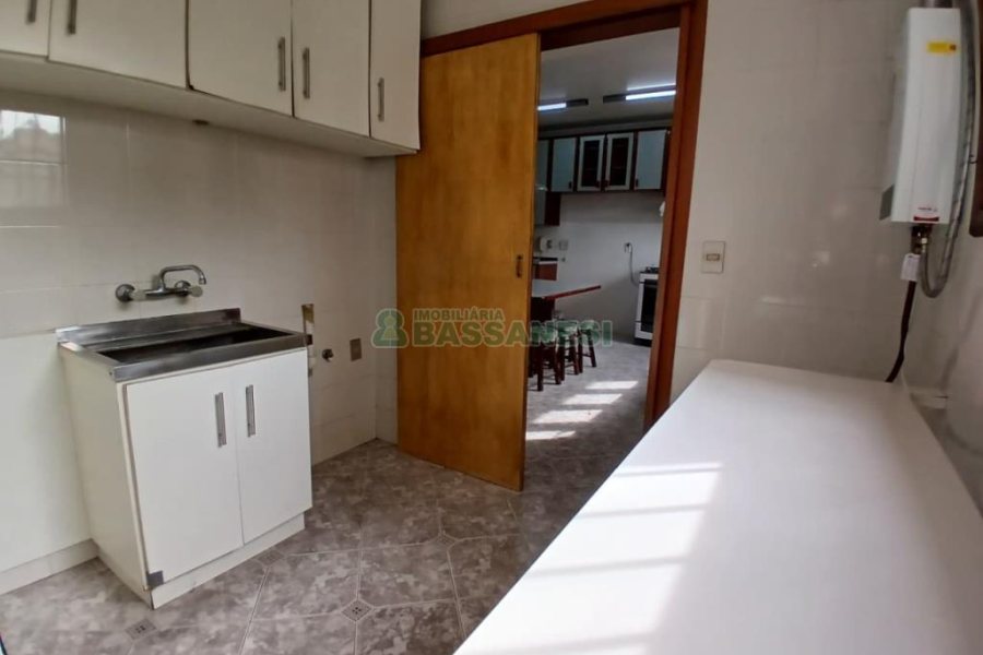 Apartamento com 210m², 3 dormitórios, 2 vagas, no bairro Saint Etienne em Caxias do Sul para Alugar ou Comprar