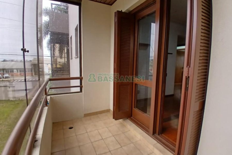 Apartamento com 210m², 3 dormitórios, 2 vagas, no bairro Saint Etienne em Caxias do Sul para Alugar ou Comprar