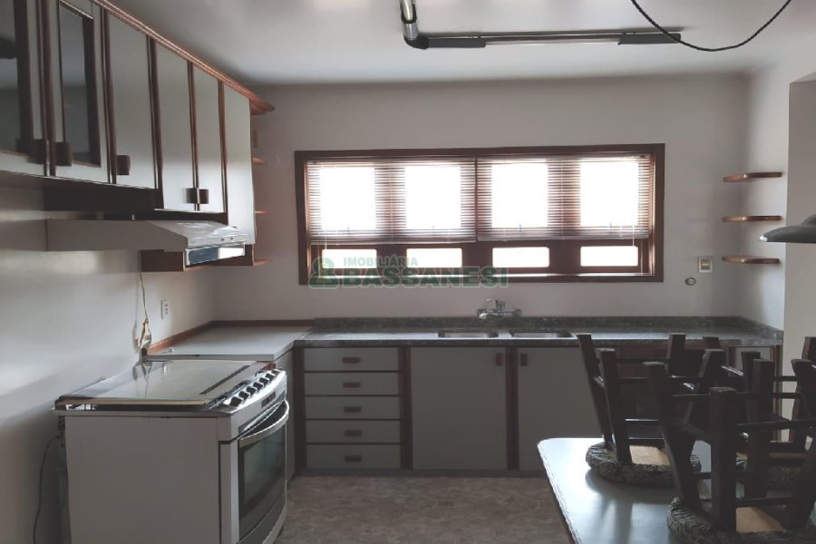 Apartamento com 210m², 3 dormitórios, 2 vagas, no bairro Saint Etienne em Caxias do Sul para Comprar