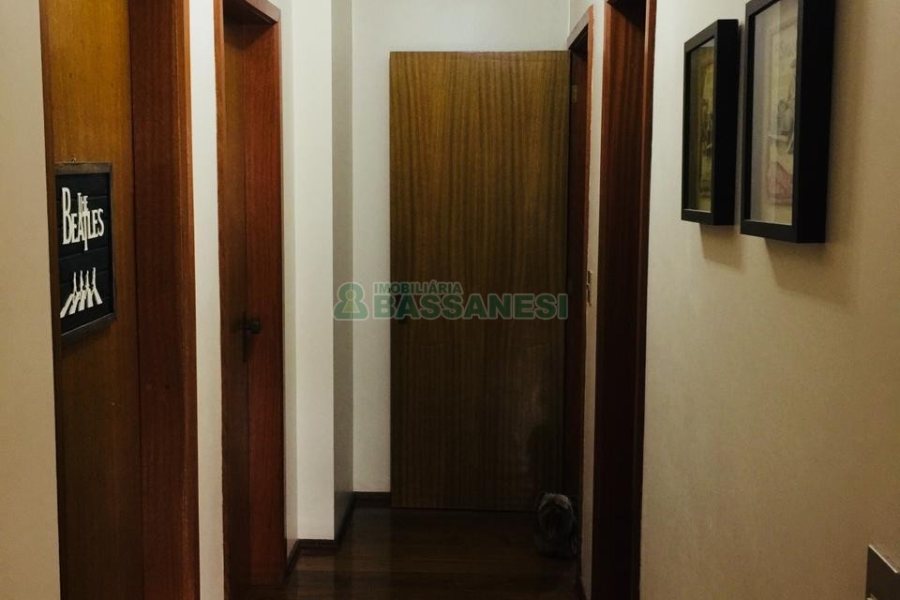 Apartamento com 210m², 3 dormitórios, 2 vagas, no bairro Saint Etienne em Caxias do Sul para Comprar