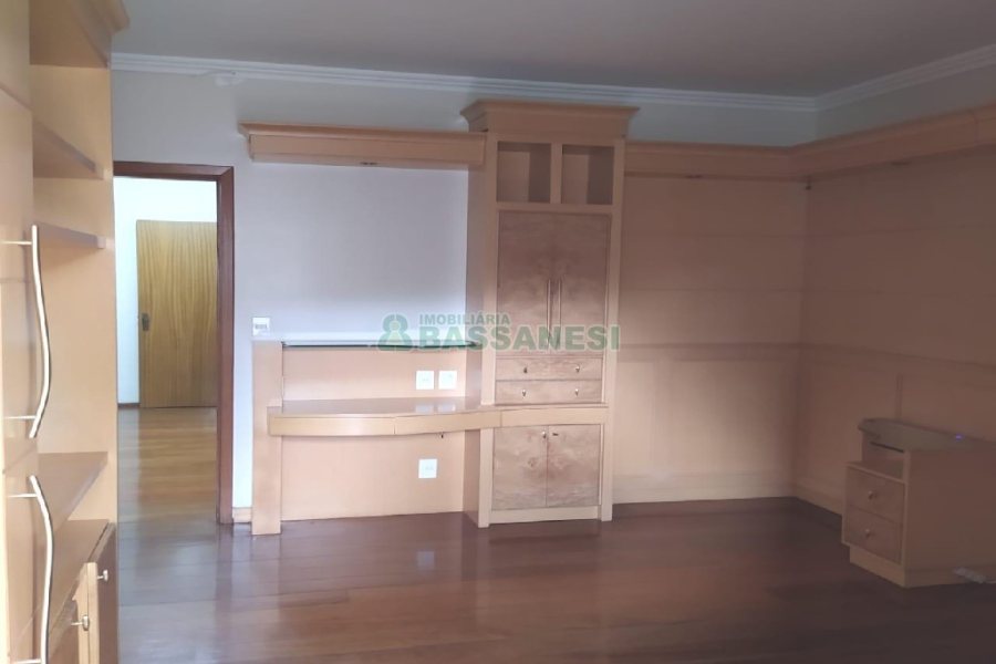 Apartamento com 210m², 3 dormitórios, 2 vagas, no bairro Saint Etienne em Caxias do Sul para Comprar