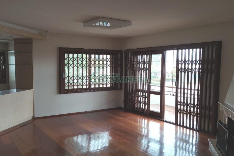 Apartamento com 210m², 3 dormitórios, 2 vagas, no bairro Saint Etienne em Caxias do Sul para Comprar