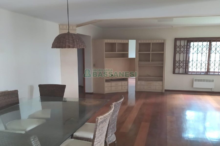 Apartamento com 210m², 3 dormitórios, 2 vagas, no bairro Saint Etienne em Caxias do Sul para Comprar