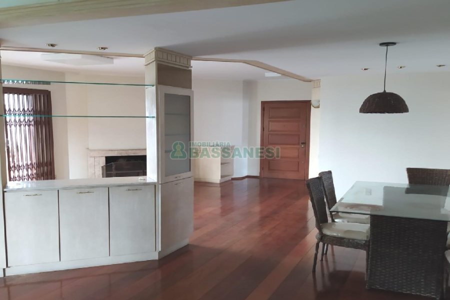 Apartamento com 210m², 3 dormitórios, 2 vagas, no bairro Saint Etienne em Caxias do Sul para Comprar