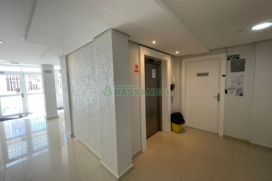 Apartamento com 47m², 2 dormitórios, 1 vaga, no bairro Marechal Floriano em Caxias do Sul para Comprar