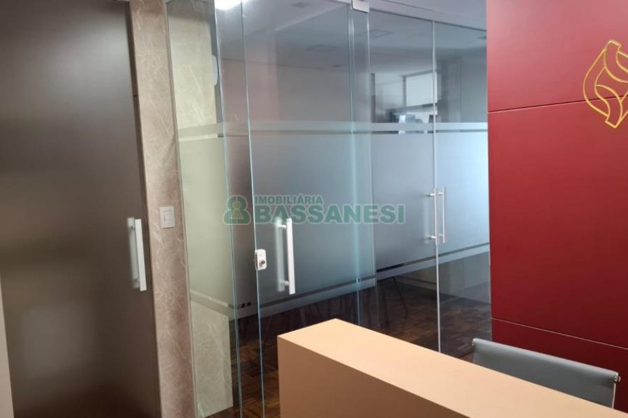 Sala com 50m², no bairro Centro em Caxias do Sul para Alugar