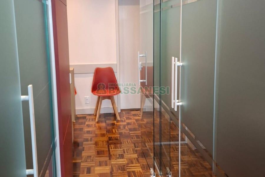 Sala com 50m², no bairro Centro em Caxias do Sul para Alugar