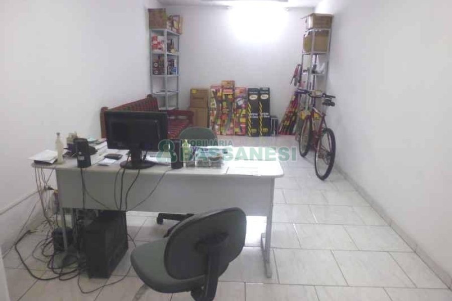 Loja com 100m², no bairro São Pelegrino em Caxias do Sul para Alugar